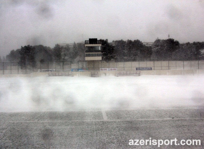 Yaşıl meydanımızda ağ xalı - FOTO