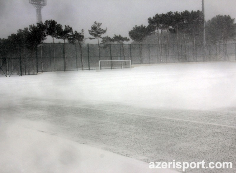 Yaşıl meydanımızda ağ xalı - FOTO