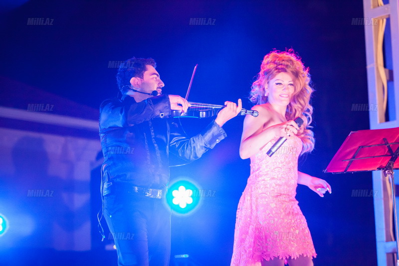 Dağıstanda "Naşa Dana" təxəllüsü ilə tanınan estrada müğənnisi Azərbaycanda konsert proqramı ilə çıxış edib - FOTOSESSİYA