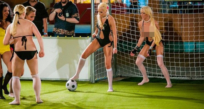 Porno ulduzlar erotika ulduzlarına qarşı - FOTO