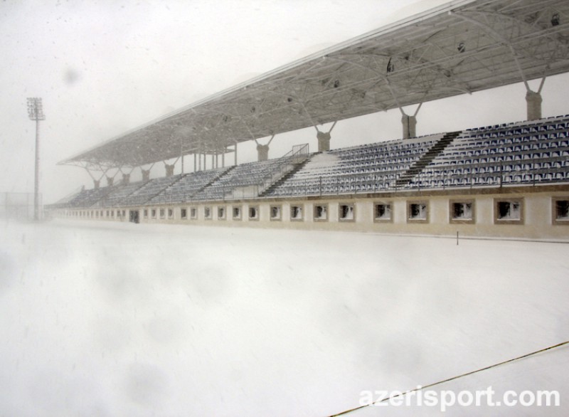 Yaşıl meydanımızda ağ xalı - FOTO