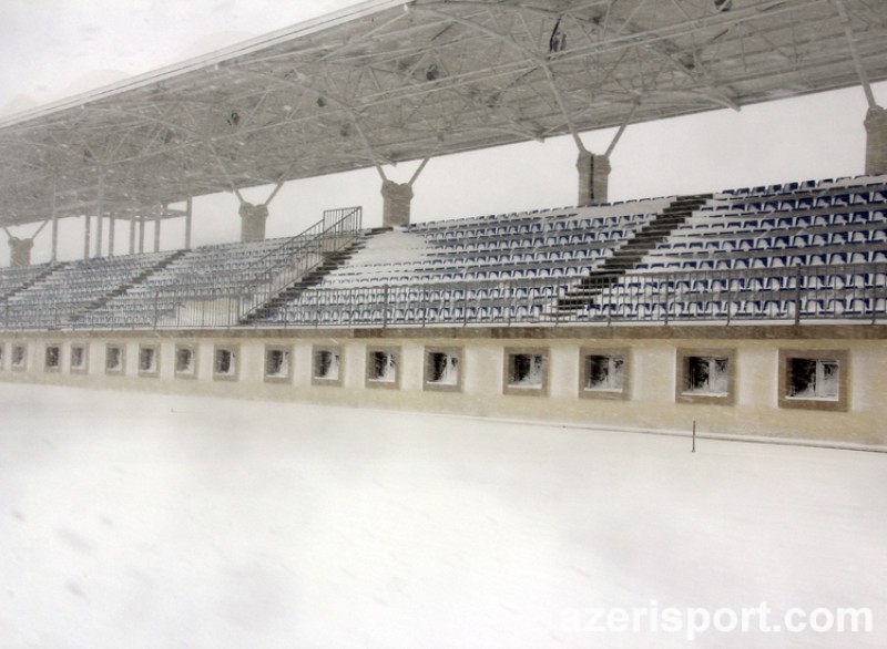 Yaşıl meydanımızda ağ xalı - FOTO