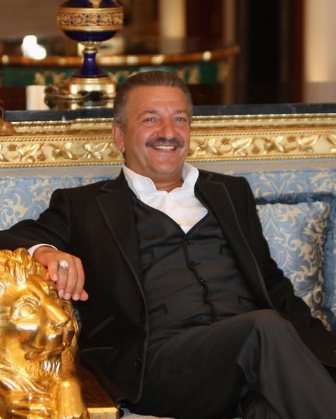 "Forbes"in siyahısına heç vaxt düşməyən milyarder - ARAŞDIRMA