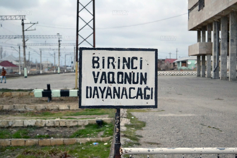 Bu şəhərdə hər şey donub: insan da, saat da, qatar da - FOTOREPORTAJ