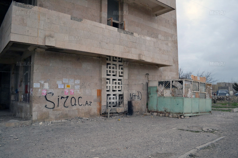 Bu şəhərdə hər şey donub: insan da, saat da, qatar da - FOTOREPORTAJ